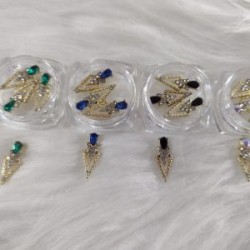 Dije geometrico Fantasy nails